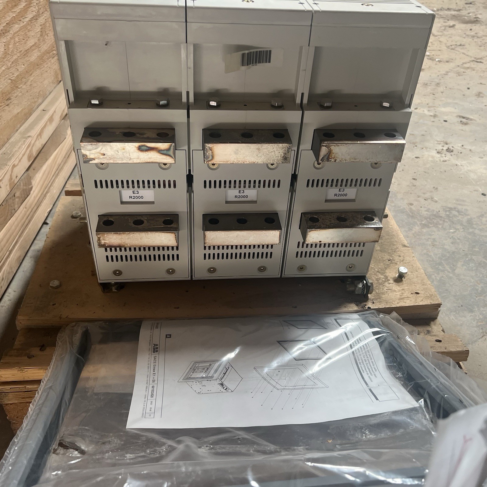 ABB SACE E3S 20 2000A Air Circuit Breaker ACB PR111/P Trip Unit Drawout 75kA