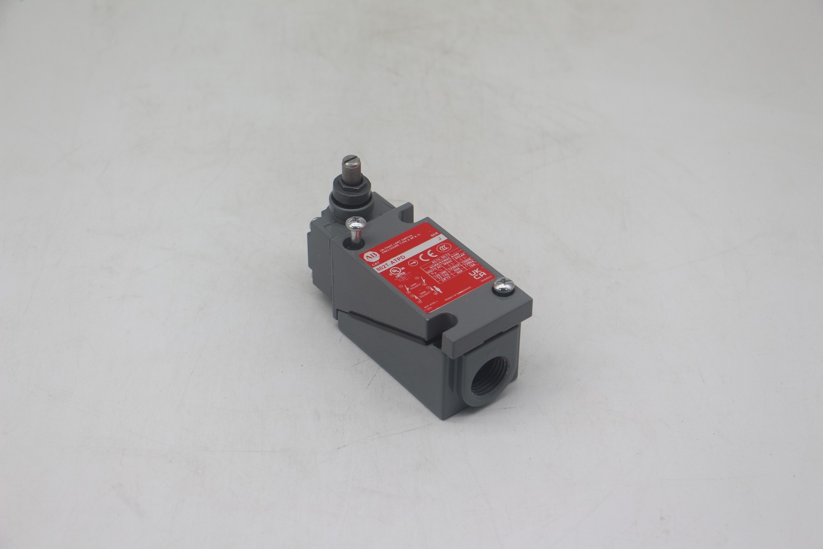 NEW Allen Bradley 802T-ATPD Metal Plug-In Oiltight Limit Switch Lever Type