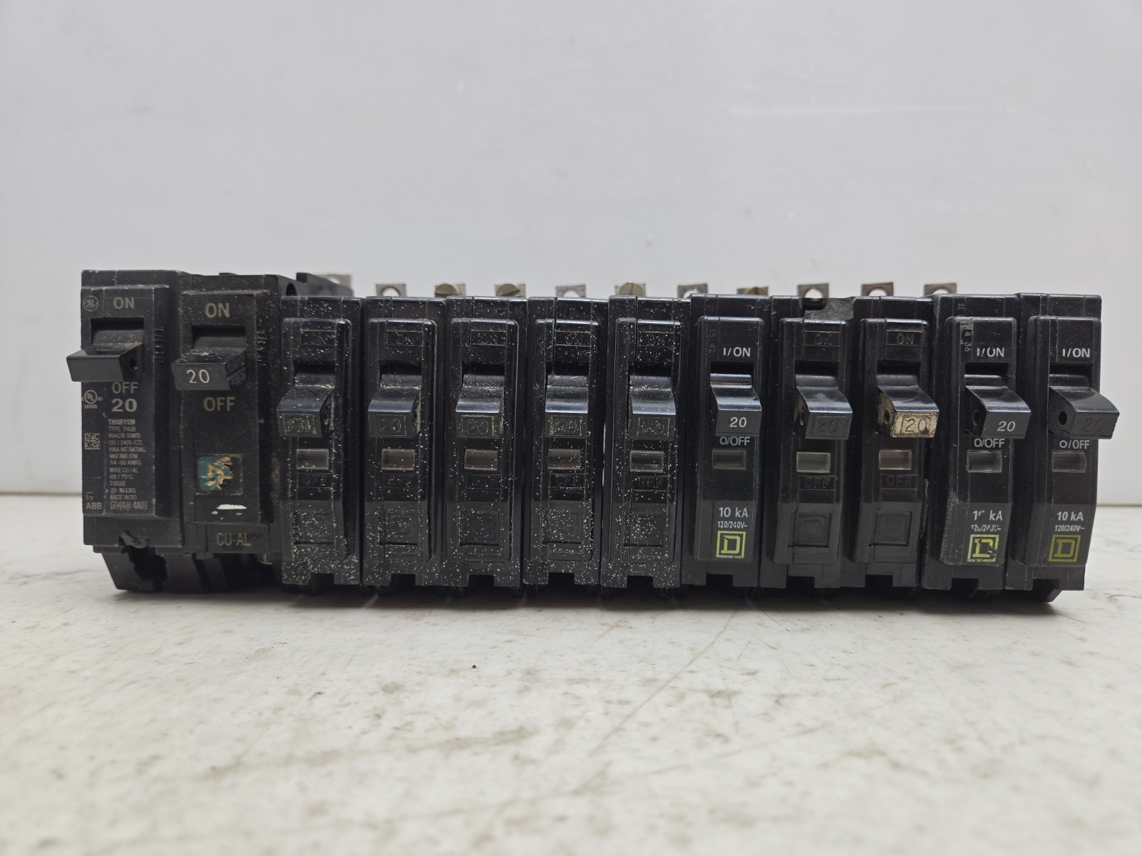 Mixed Lot of 31 Single Pole Circuit Breakers 20A Eaton Cutler Hammer Square D