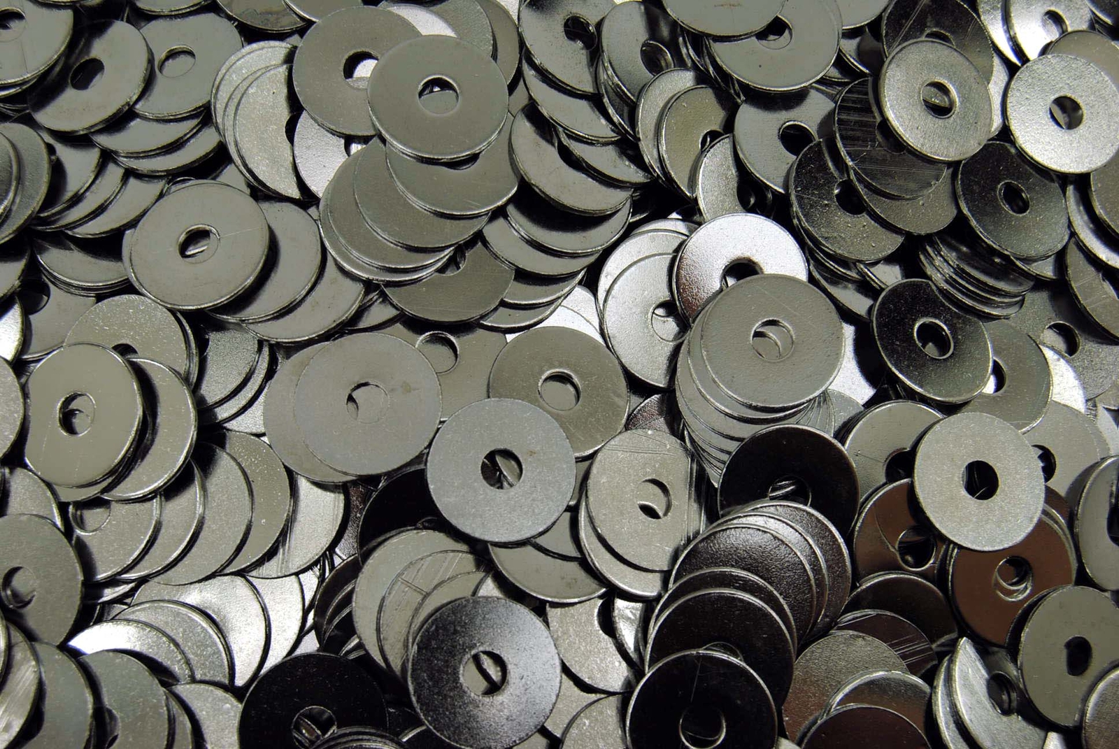 (700) 1/4″ x 1″ OD Flat Fender Washers – Zinc Plated