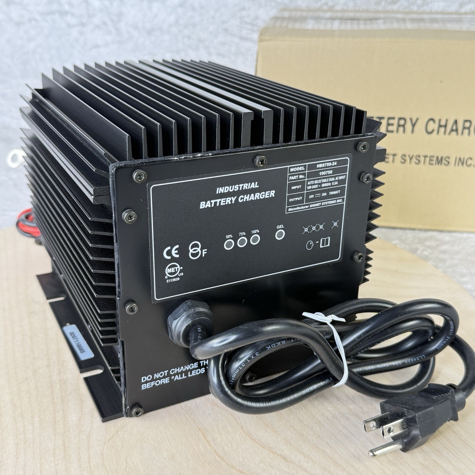 Signet Systems HBS750-24 24V 25A Industrial Battery Charger 100750 NOS NIB