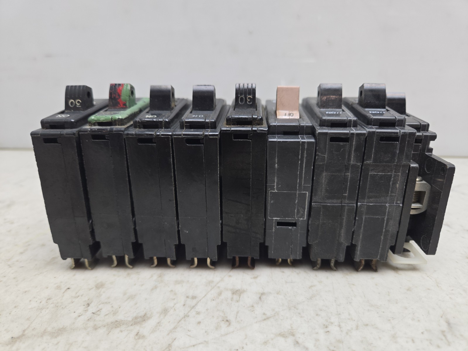 Mixed Lot of 31 Single Pole Circuit Breakers 20A Eaton Cutler Hammer Square D