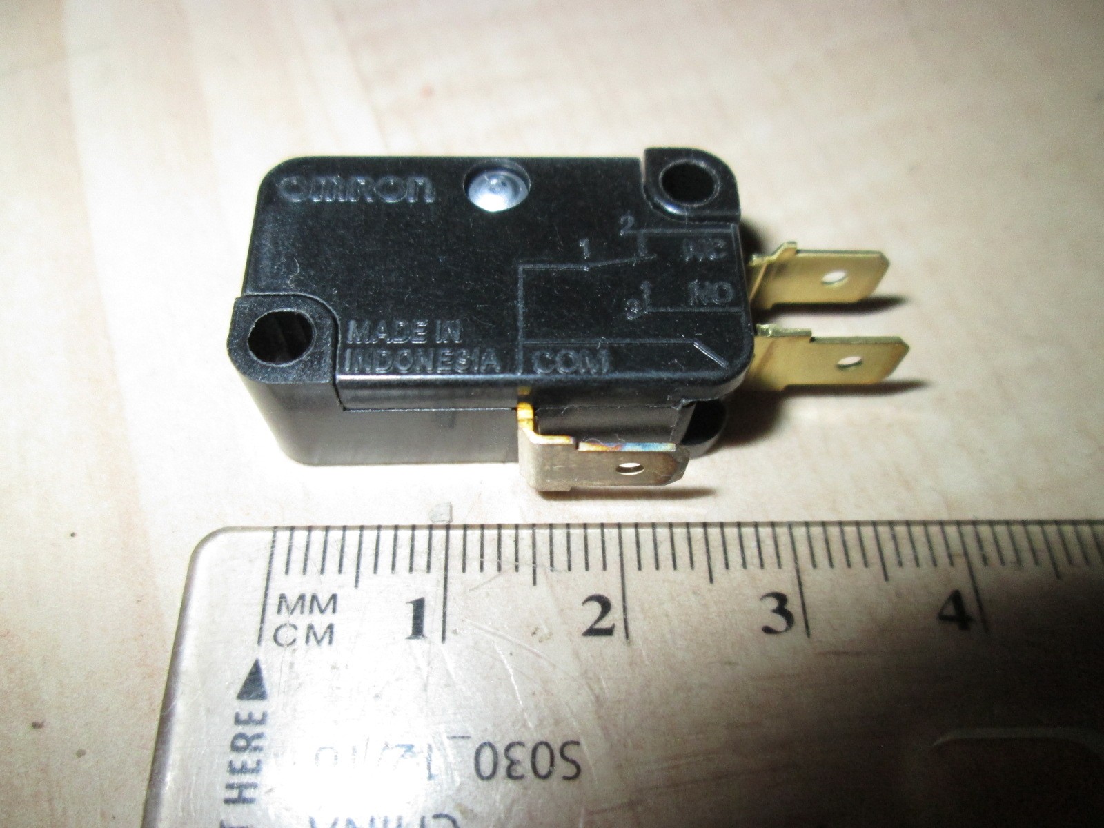 Lot of (2) Omron V-15-1C25 Micro Limit Switch 15A 125/250VAC #E66DA