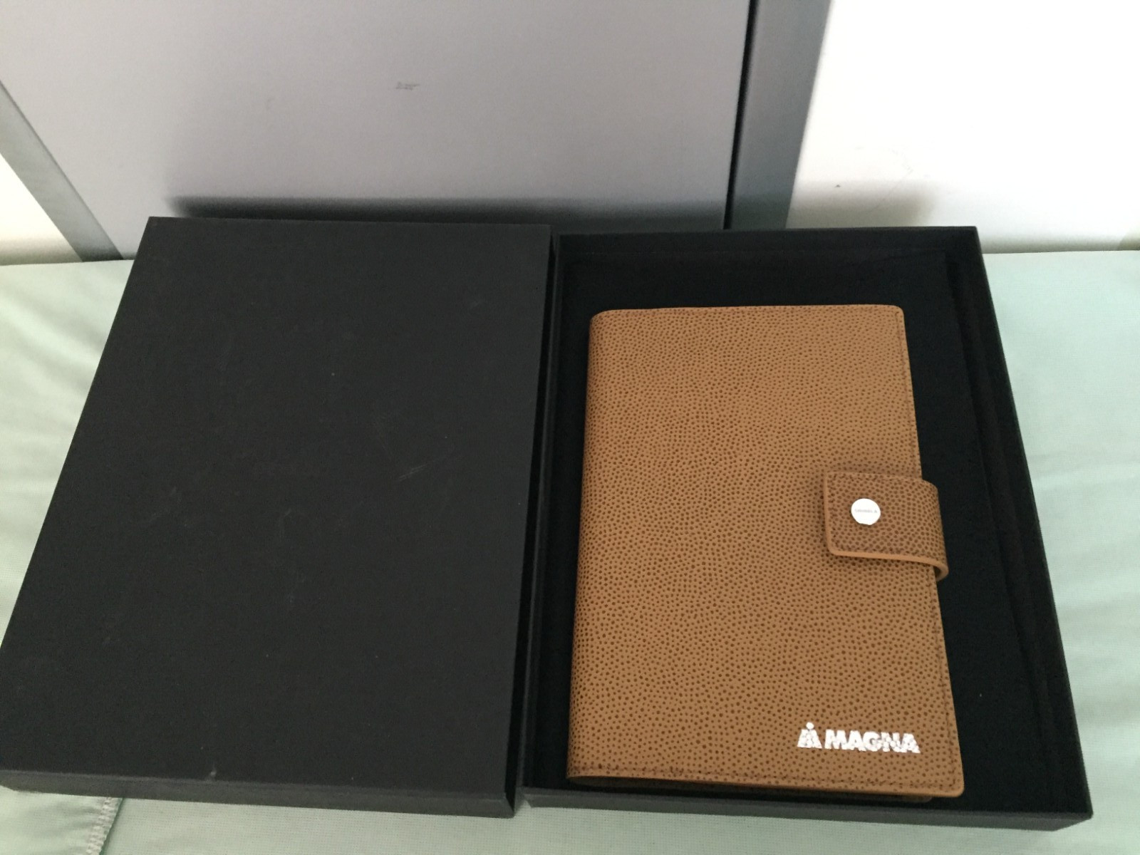 Magna Shinola Detroit Lined Blank Pages Leather Journal Portofilio + Gift Box