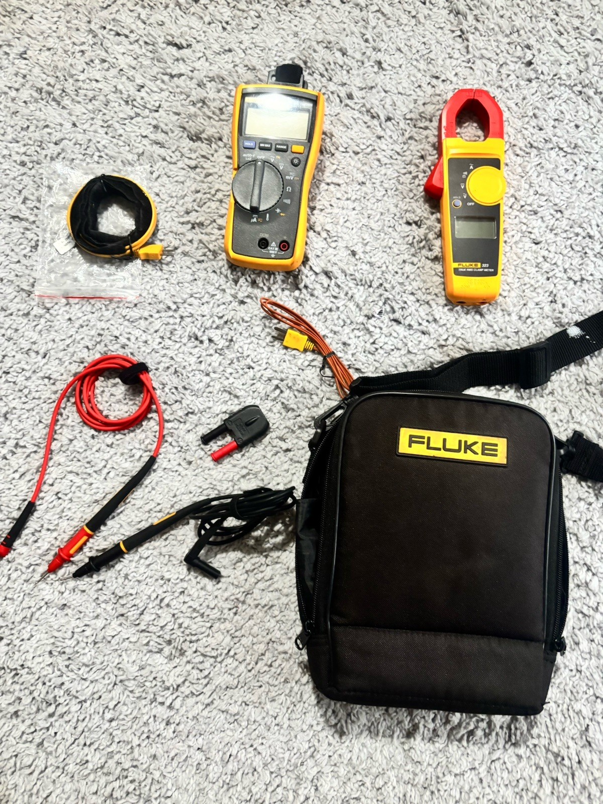 FLUKE 116/323 Kit HVAC True RMS Multimeter and Clamp Meter Combo Kit 4296029