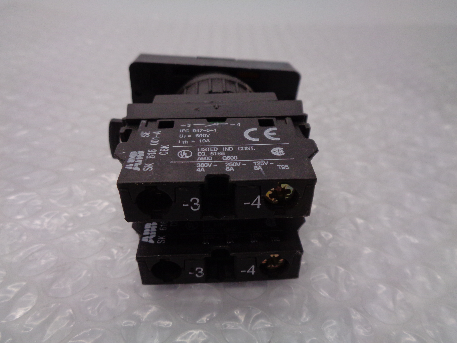 ABB SK 616 001-A MOMENTARY SWITCH NSNP