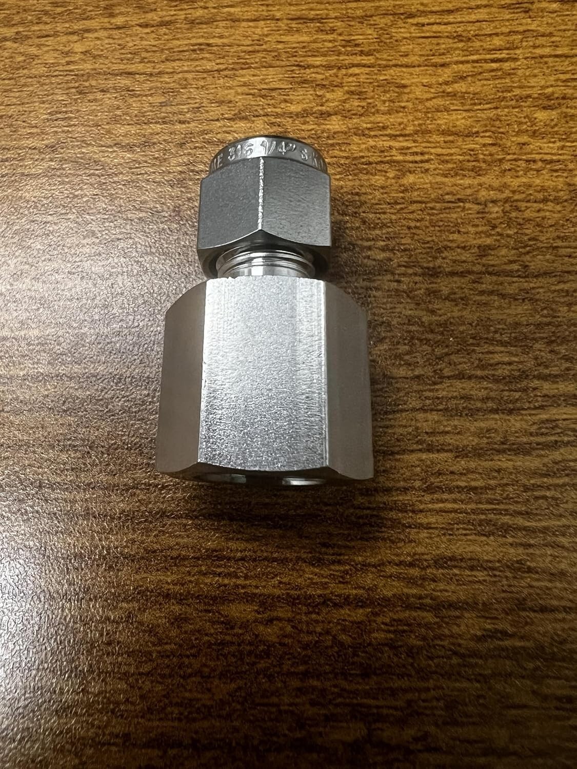 ACF4-4N-SSA FEMALE CONNECTOR 1/4″ OD – 1/4″ FEMALE NPT SWAGELOK REF: SS-400-7-4