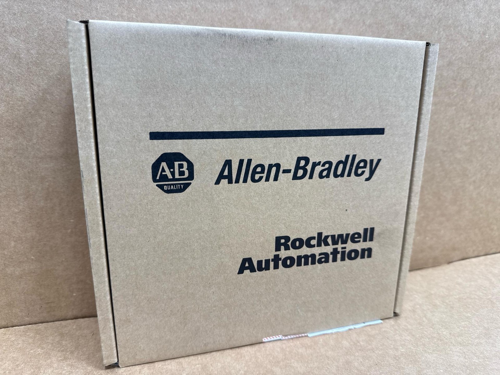FACTORY SEALED Allen-Bradley 2711R-T4T PanelView 800 HMI Terminal 4.3-INCH