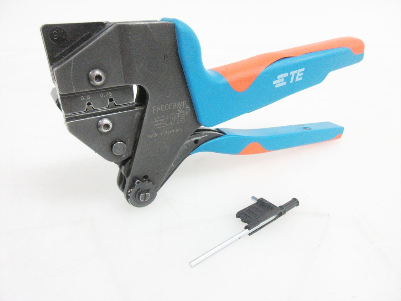 TE CONNECTIVITY 539635-1 ERGOCRIMP HAND CRIMP TOOL & 3-1579001-5 QUADLOK TYCO V