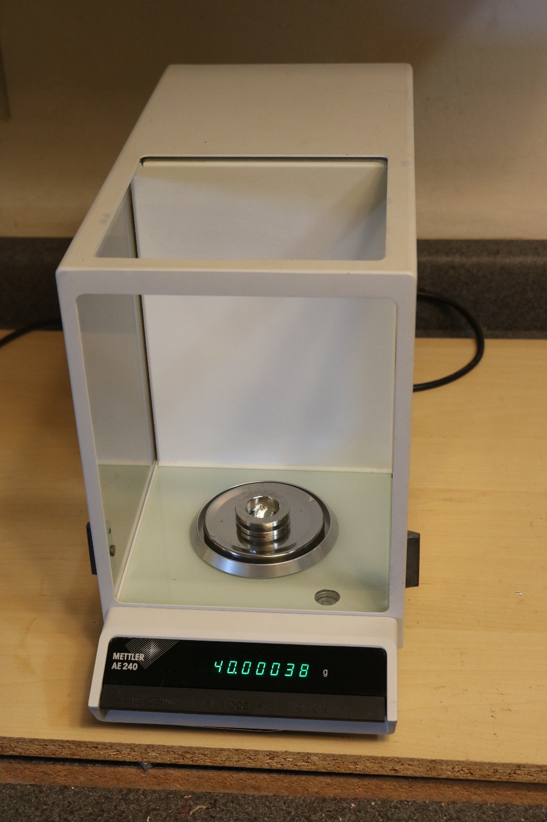 Mettler AE240-S Dual Range Semi-micro/Analytical balance