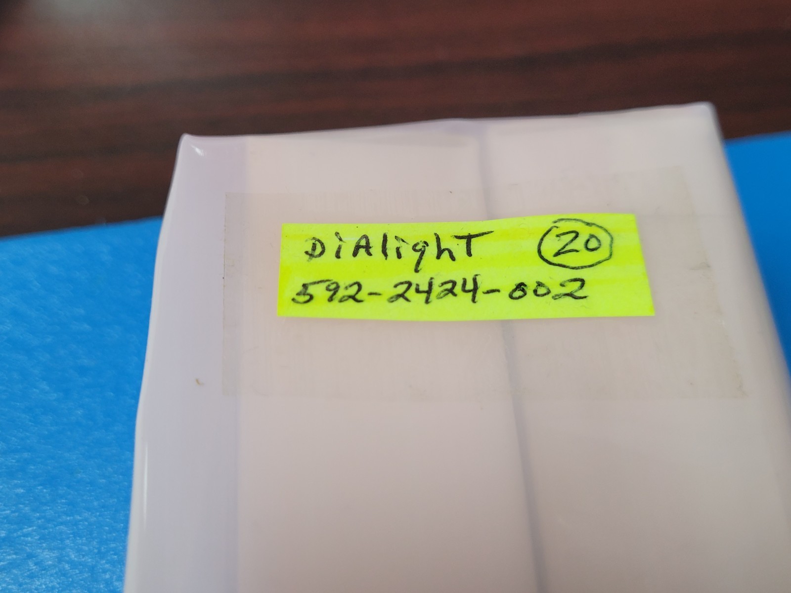 (4) 592-2424-002 Dialight LED Bi-Level Single Color Yellow/Yellow 4-Pin T-1, 3mm
