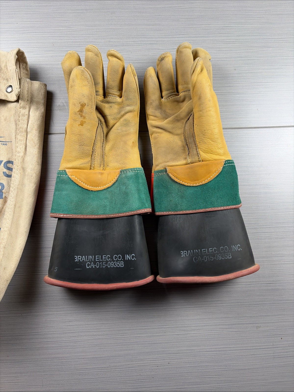 SALISBURY/NORTH SIZE 9 1/2 D120 CLASS 2 TYPE I 17000V LINEMAN GLOVES with BAG