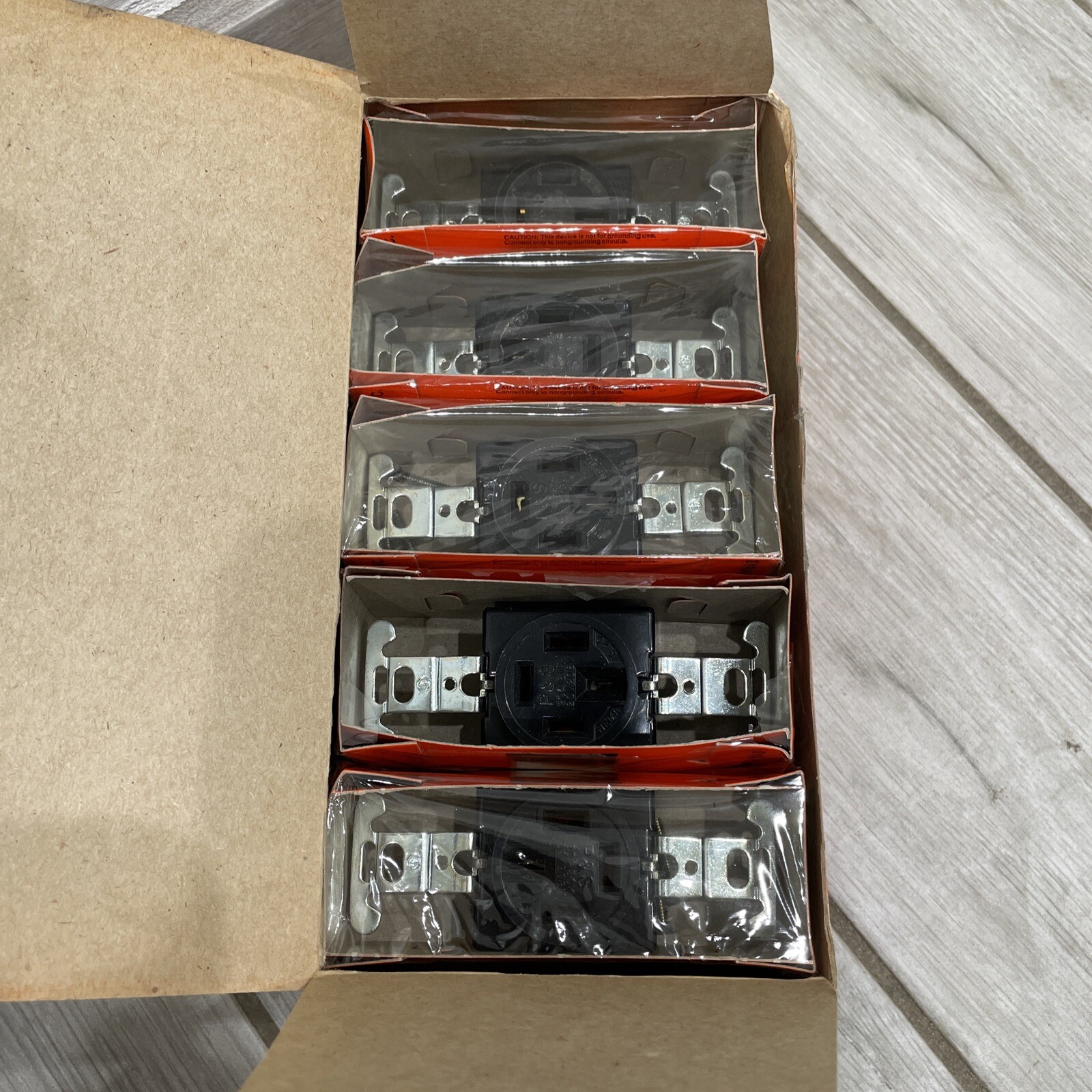 (C) (QTY 10) Pass & Seymour Single Receptacle NEMA 18-20R 7250 20A 120/208V⚡️