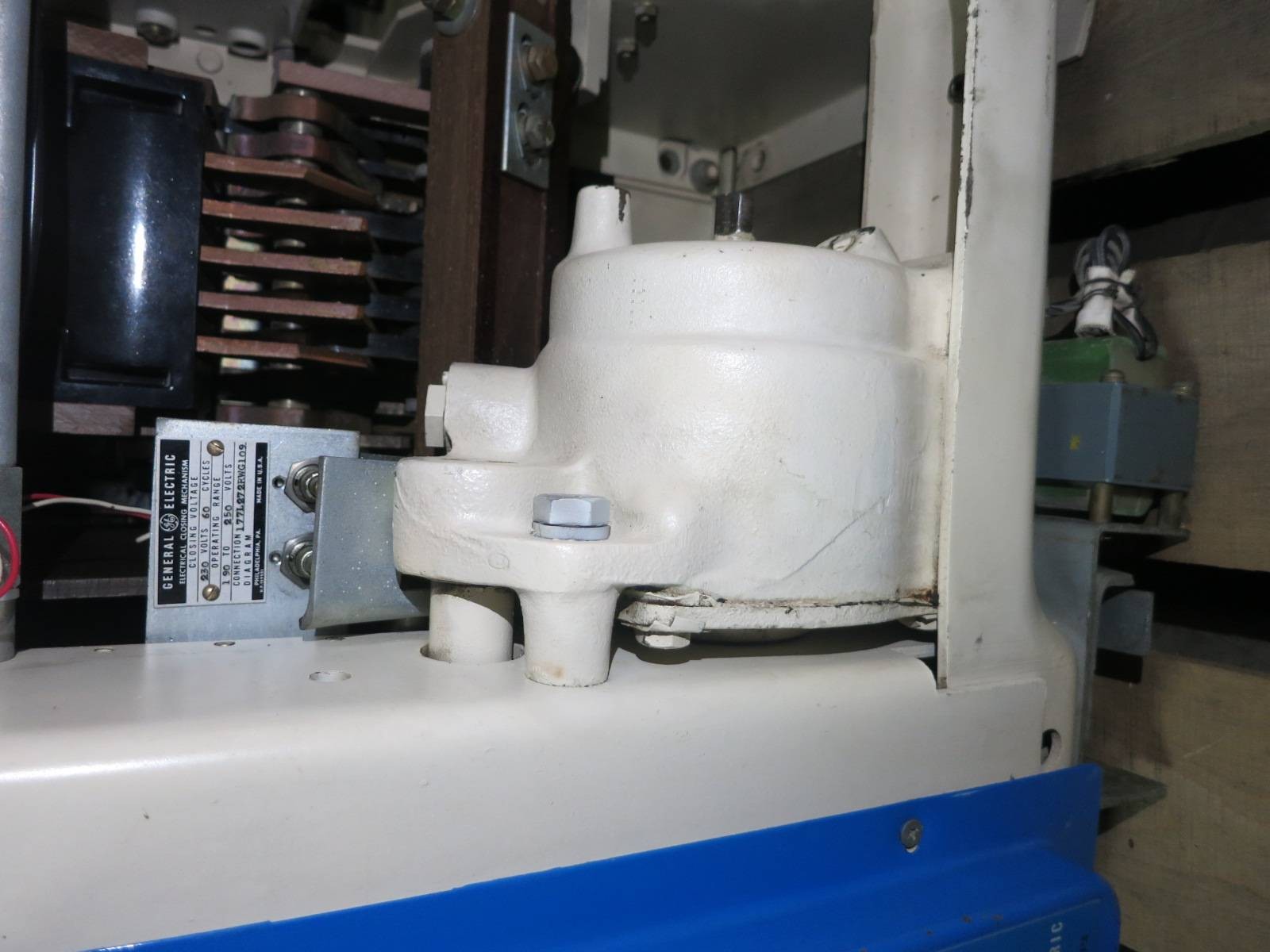 GE AK-2A-100S-2 4000A w AC Pro Trip Unit Breaker General Electric 4000 Amp 100 S