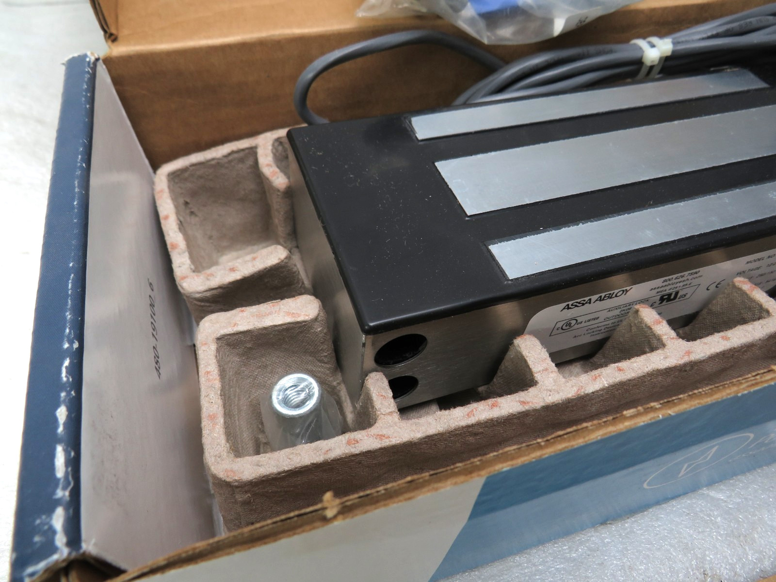 ASSA ABLOY Securitron M62BD Weatherproof 1200lb Magnetic Lock w/BondSTAT [DNC]