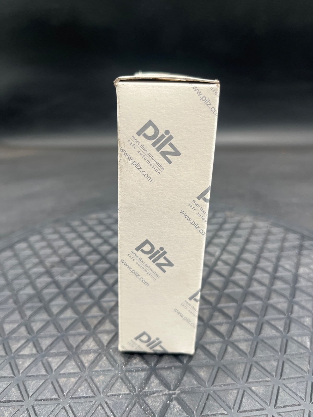 PILZ PZE X4VP Safety Relay 3/24VDC NEW
