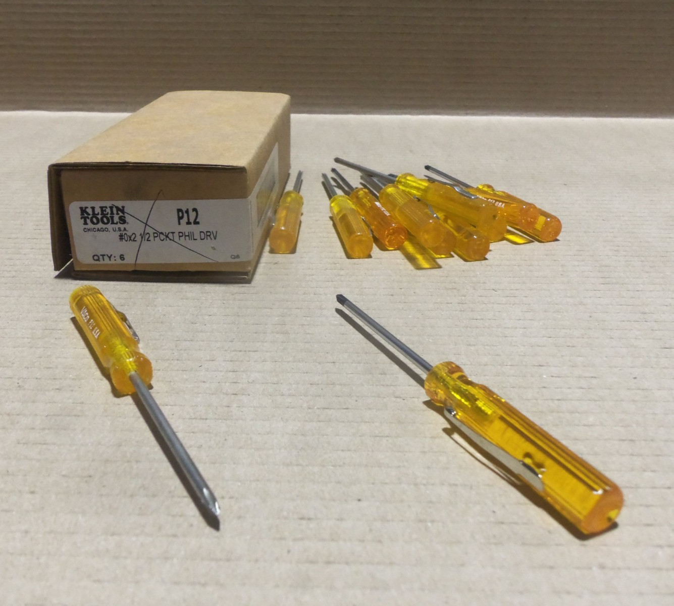 NEW BOX OF 12 KLEIN TOOLS VACO P12 #0x2 1/2″ PHILLIPS POCKET CLIP SCREWDRIVER AK