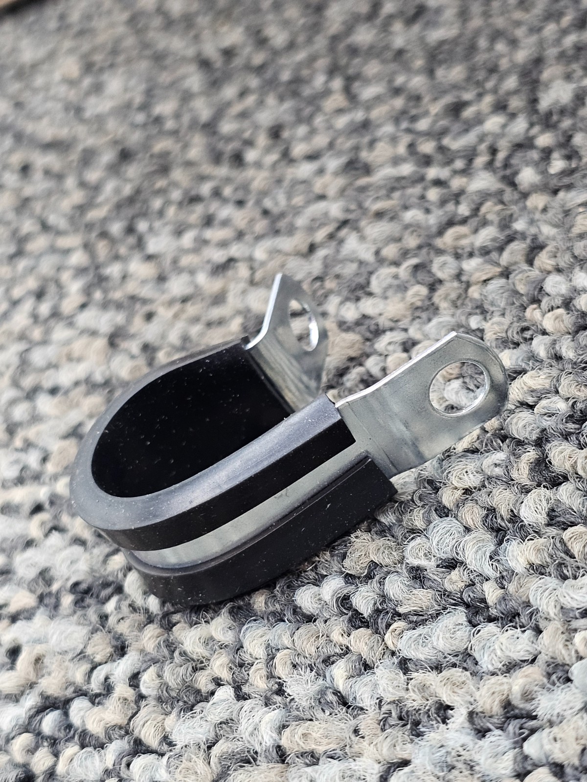 (QTY 75) UMPCO S325G12 Cushioned Steel Loop Clamp 3/4″ X 1/2″