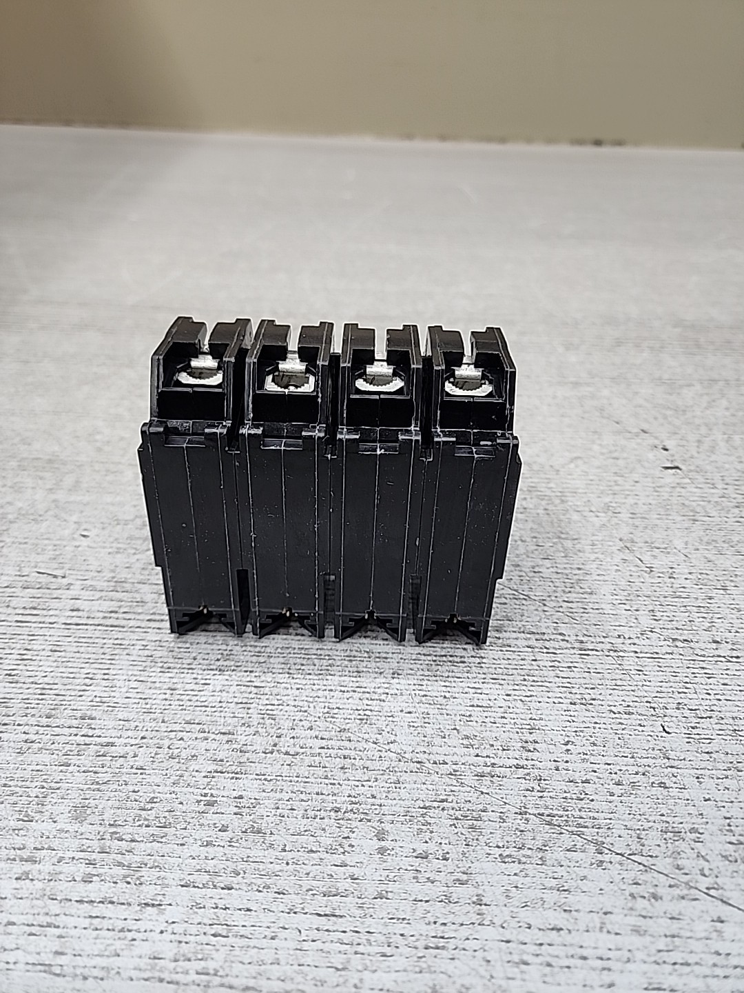 GE THQMV200WL 200 Amp 120/240 Volt 2-Pole Plug-In Mount  Main Circuit Breaker