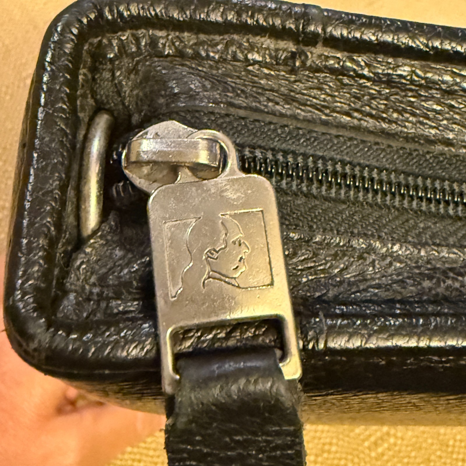 Franklin Quest Classic Black Pebble Leather Zip Around Binder 7-Ring Organizer