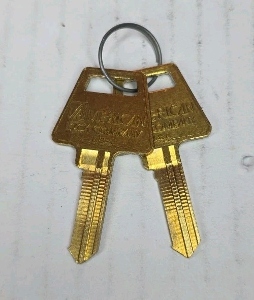 American Lock A6201 Padlock 2″ Shackle 1 3/4″ Wide Solid Steel Body Unkeyed New