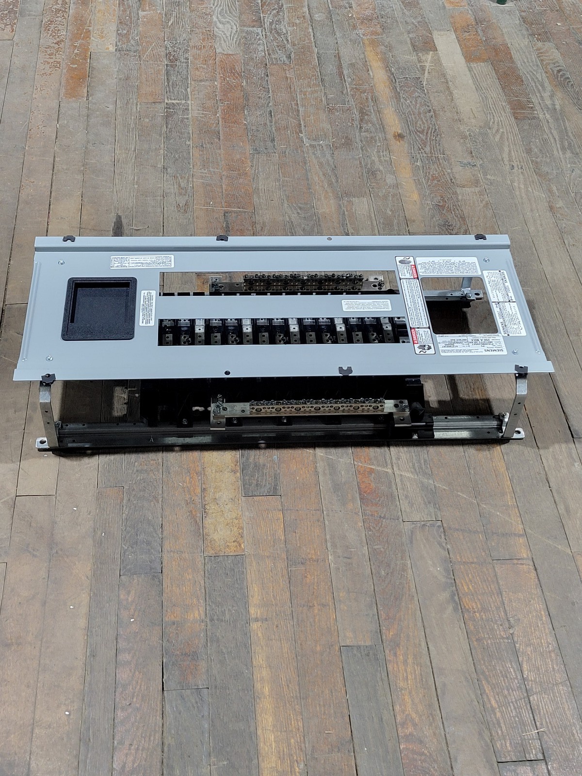 Siemens P1E30MC250AT Main Panelboard Interior 250A 3P 4W 3PH 480/277V 30 Circuit