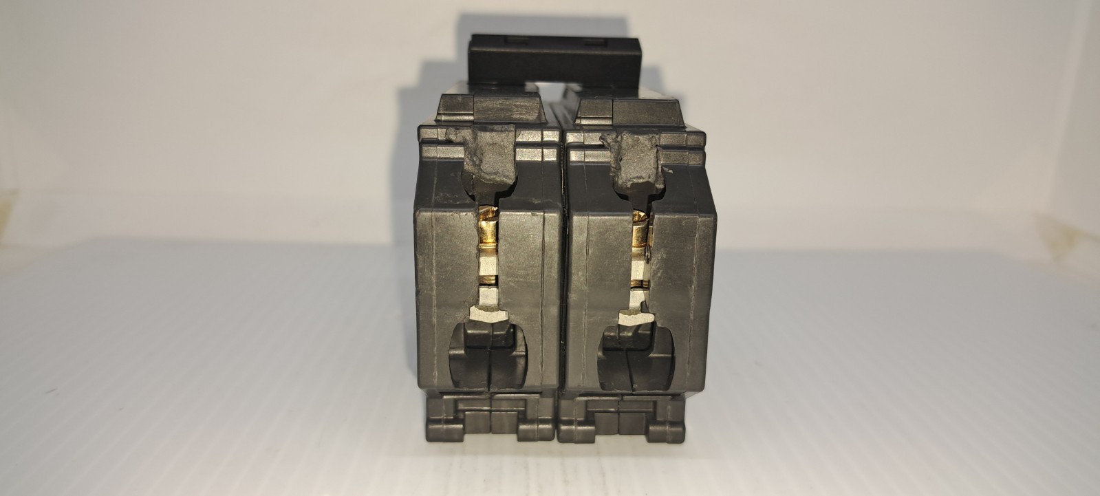 ABB THQL2115 2 Pole 15 Amp 120/240 Volt Plug On Circuit Breaker THQL2115A NEW