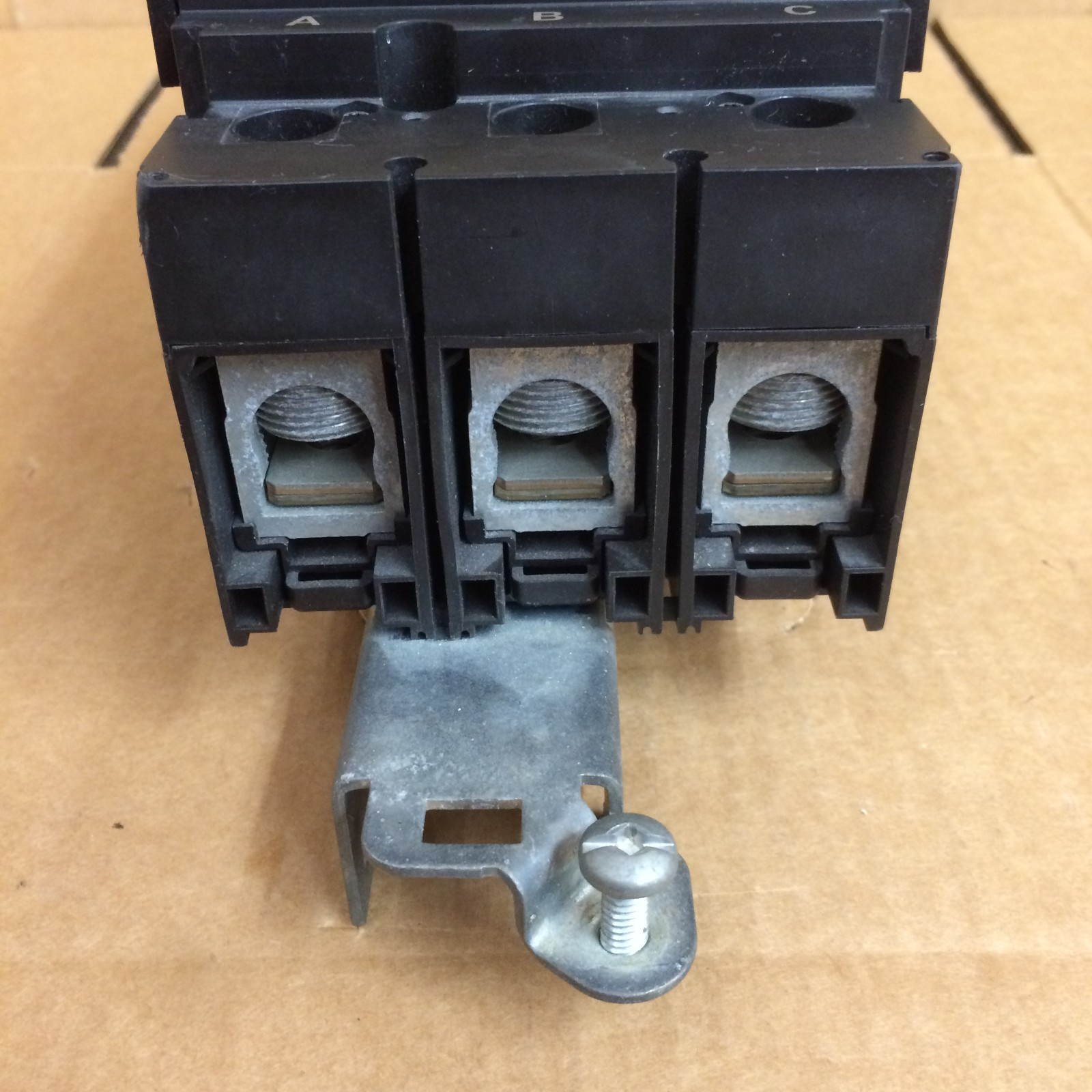 SQUARE D JDA36175 175A 3-PHASE 3-POLE 600V I-LINE POWERPACT J CIRCUIT BREAKER