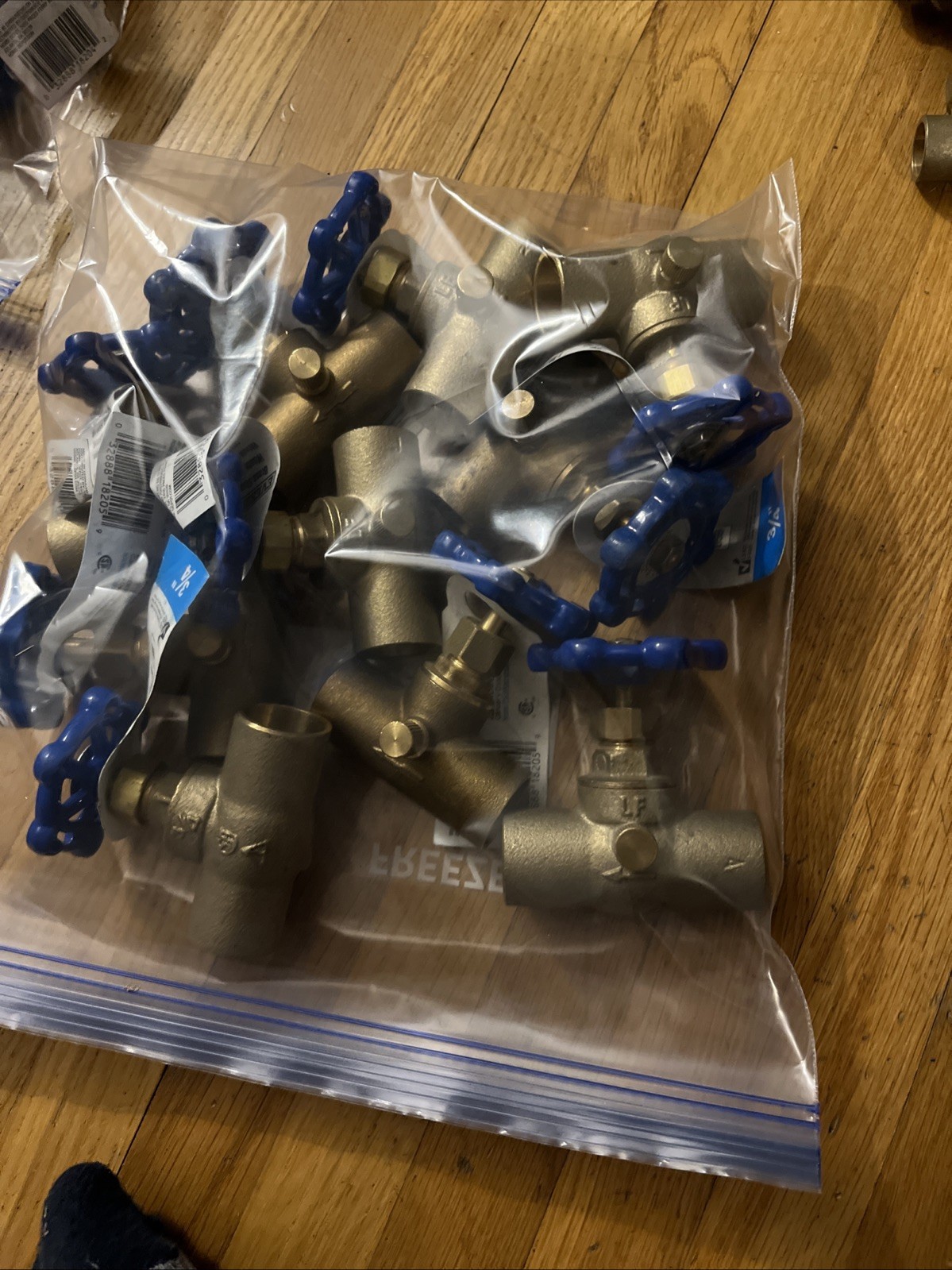 Mixed Lot of 85 Plumbing Valves – New – Please See Pictures