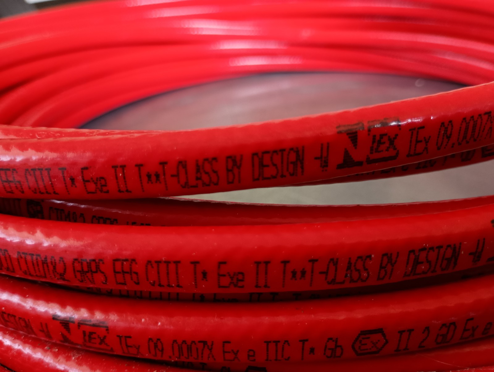 NEW 100 FT RAYCHEM VPL-5VPL2-CT HIGH TEMP SELF REG. HEATING CABLE 5W/FT 277VAC
