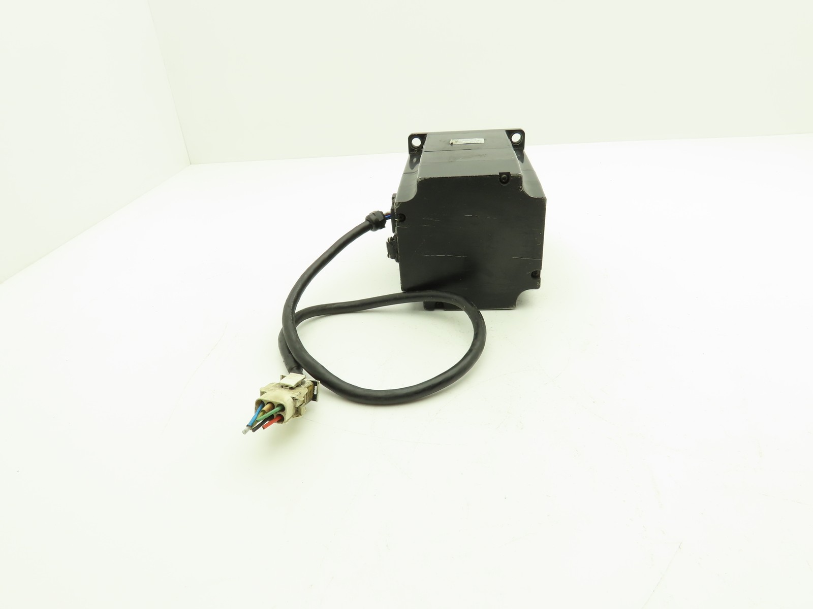 Yaskawa SGMP-15AWYR12 AC Servo Motor 1500W 4.77Nm 3000 RPM Encoder **READ**
