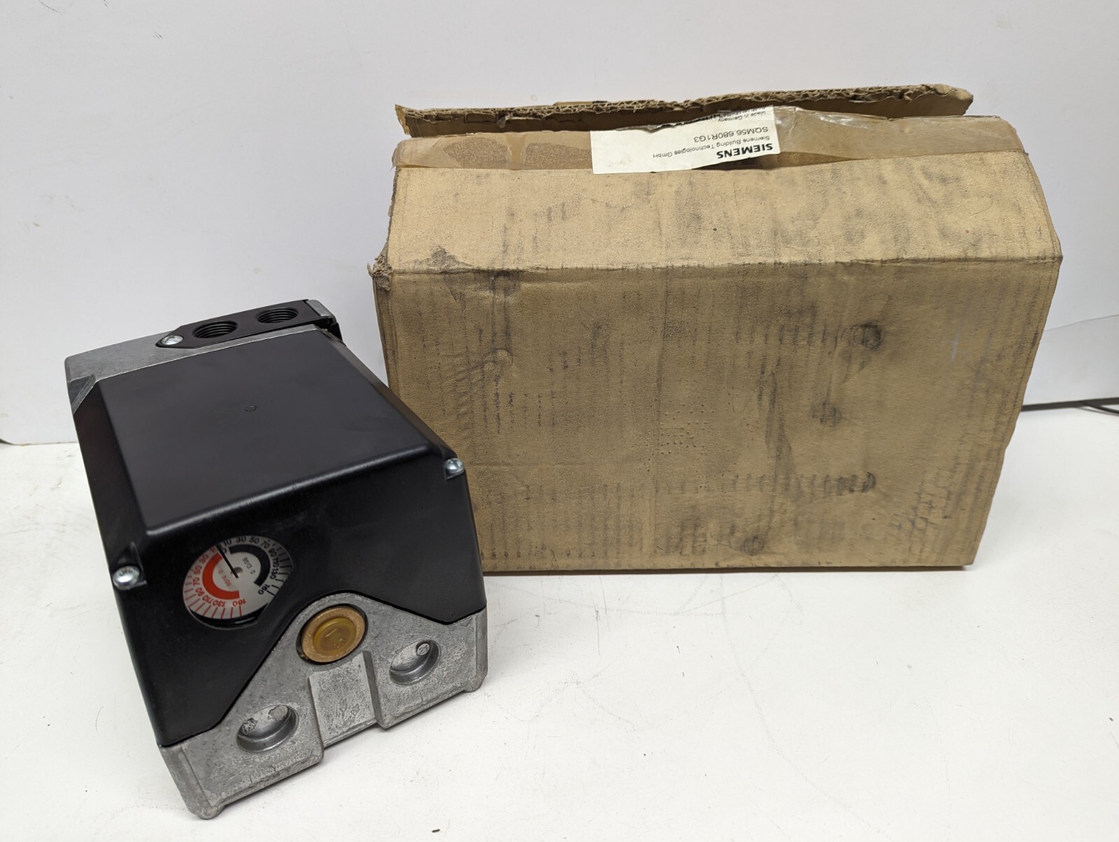 New Siemens SQM56.680R1G3 Control Valve Actuator, 400in/lbs, 90°, 110V 50Hz VAC