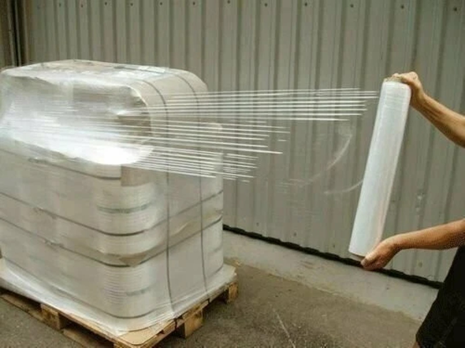 18″ x 1500′ 80 Gauge Pre-Stretched Stretch Wrap Film 4 Rolls Clear Pallet Wrap