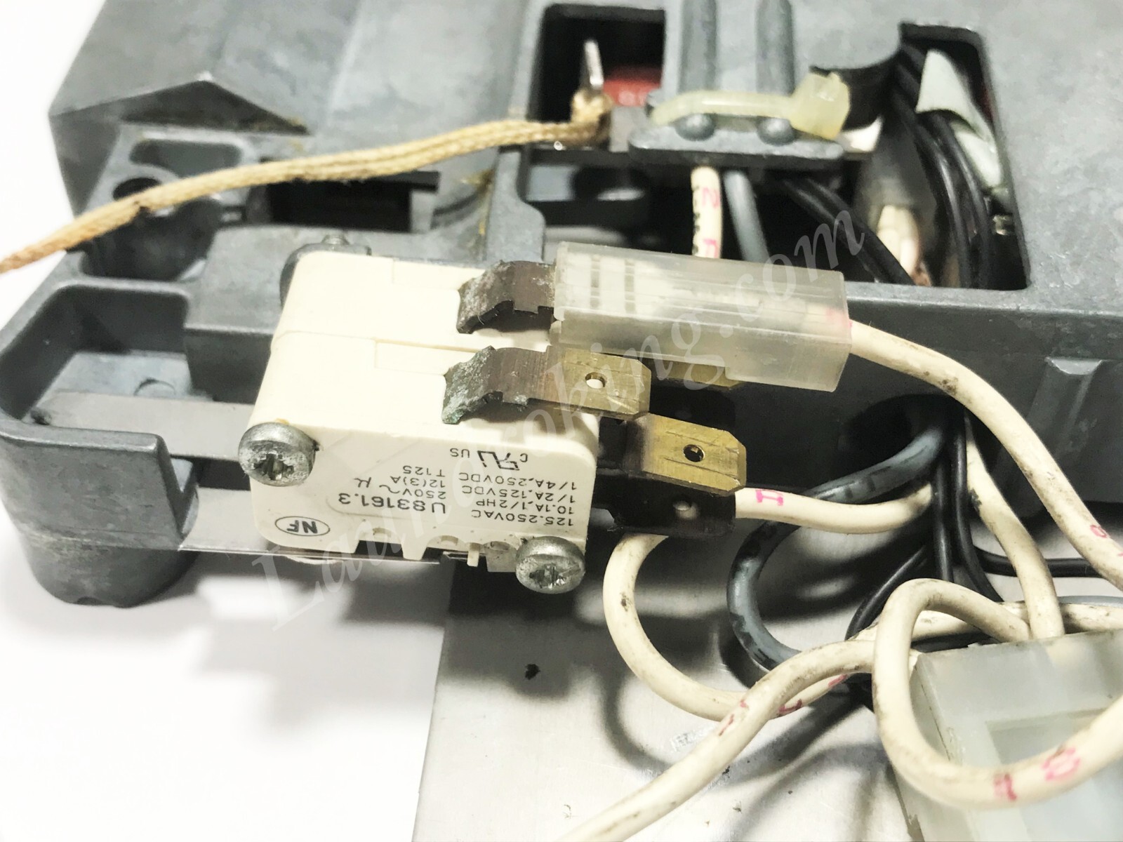 Y23002897 USED MAYTAG DOOR LOCK 208-240V 50-60HZ (TIMER MODEL 2 DOOR SWITCHES)