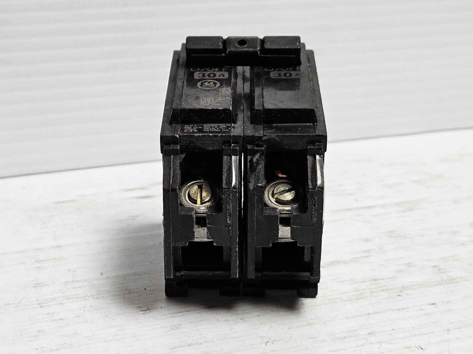 Ge General Electric THQB2130 Bolt-On Circuit Breaker 2 Pole 2P 30 A Amp 120/240V