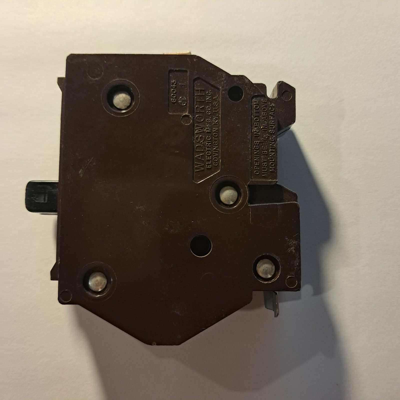 WADSWORTH B1515 TWIN TANDEM CIRCUIT BREAKER 15/15 AMP METAL FOOT CLIPS