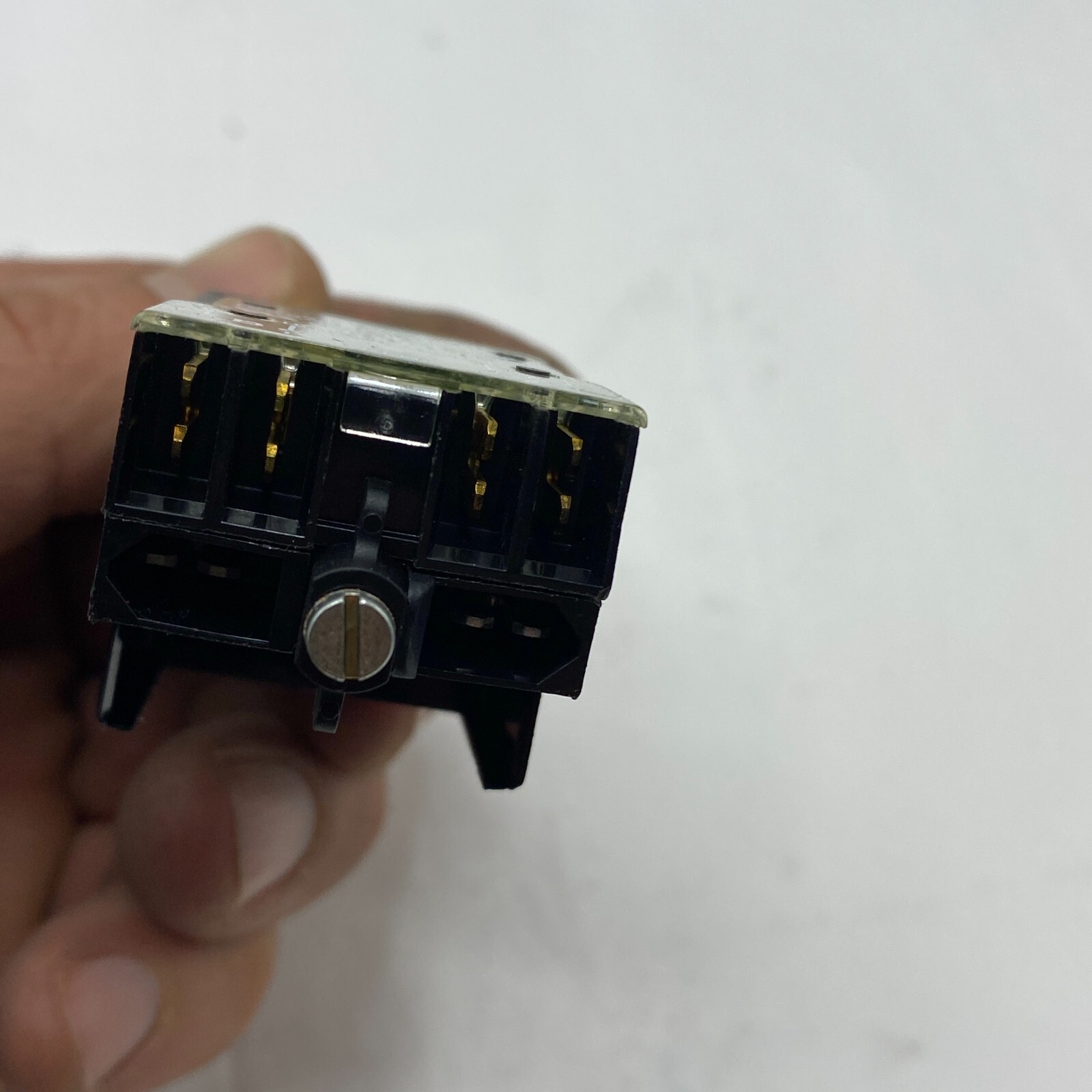 ALLEN BRADLEY AB 800MR-QA24 FLUSH MOUNT PUSHBUTTON 800M-XA NEMA A300 110-300V