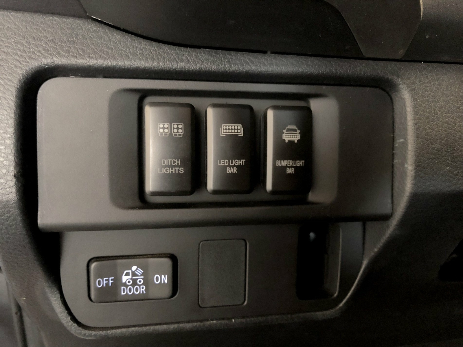 SEARCH MODE Blue/White LED Backlit Tall Push Button 1.54″x 0.83″ (Fit: Toyota)