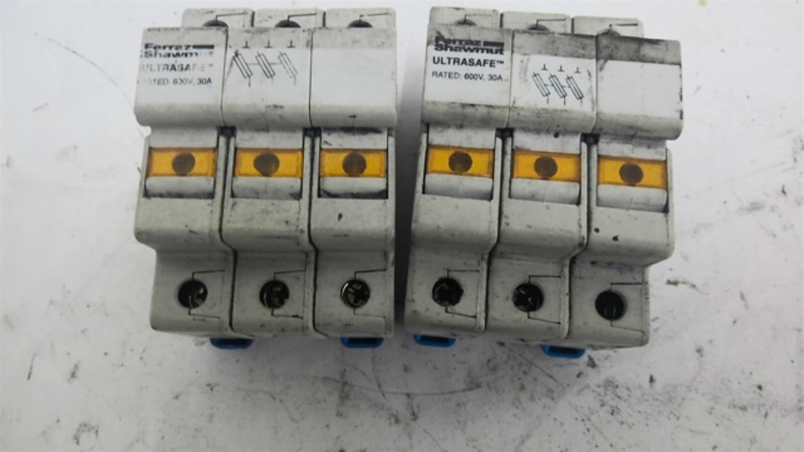 Ferraz Shawmut Y219073 Fuse Holder Lot Of 2
