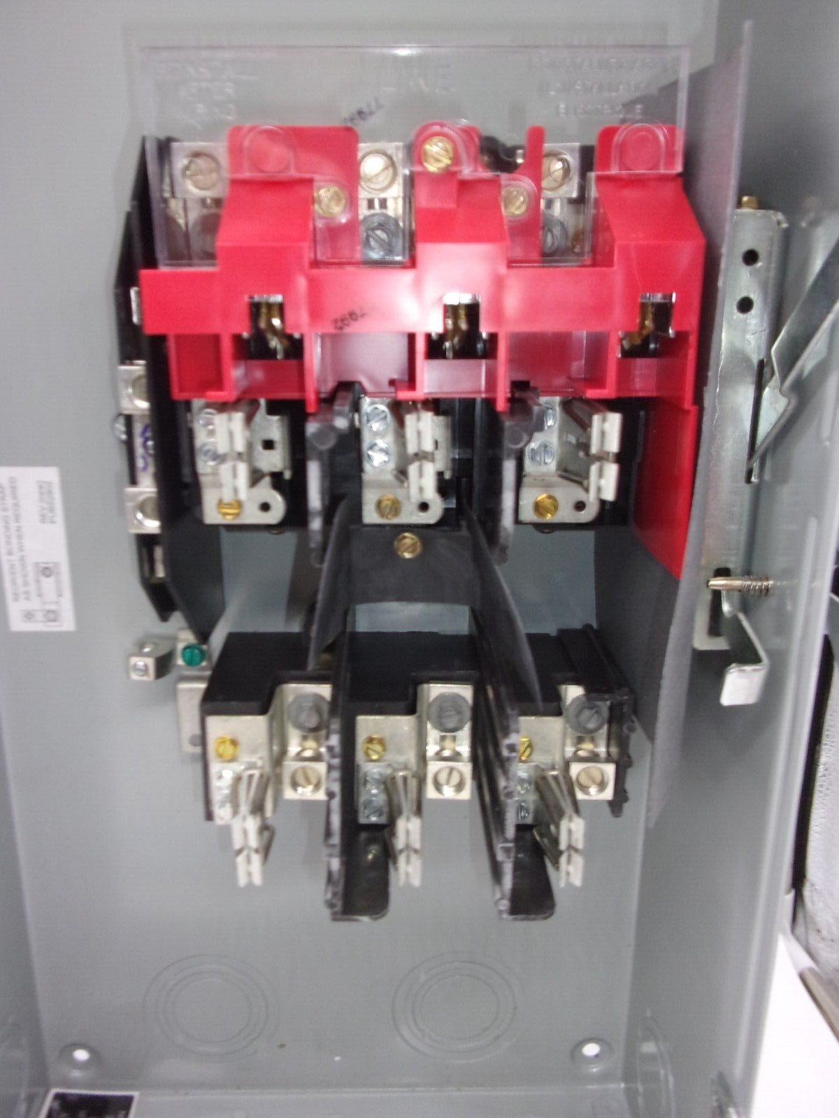DH323NGK-EATON-HEAVY DUTY SAFETY SWITCH-100A,4 WIRE,FUSIBLE,3P,240V,NEMA1 INDOOR