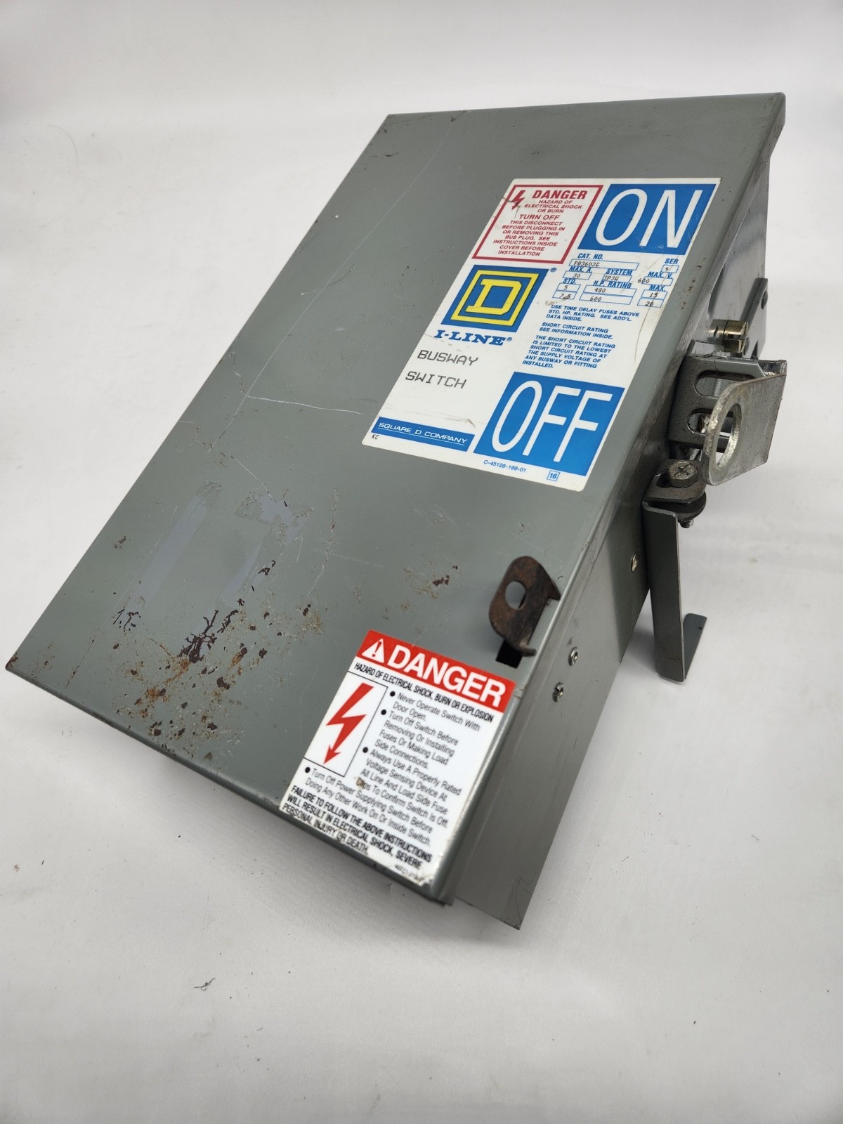 SquareD PQ3603G busway plug 600v 30amp fusible