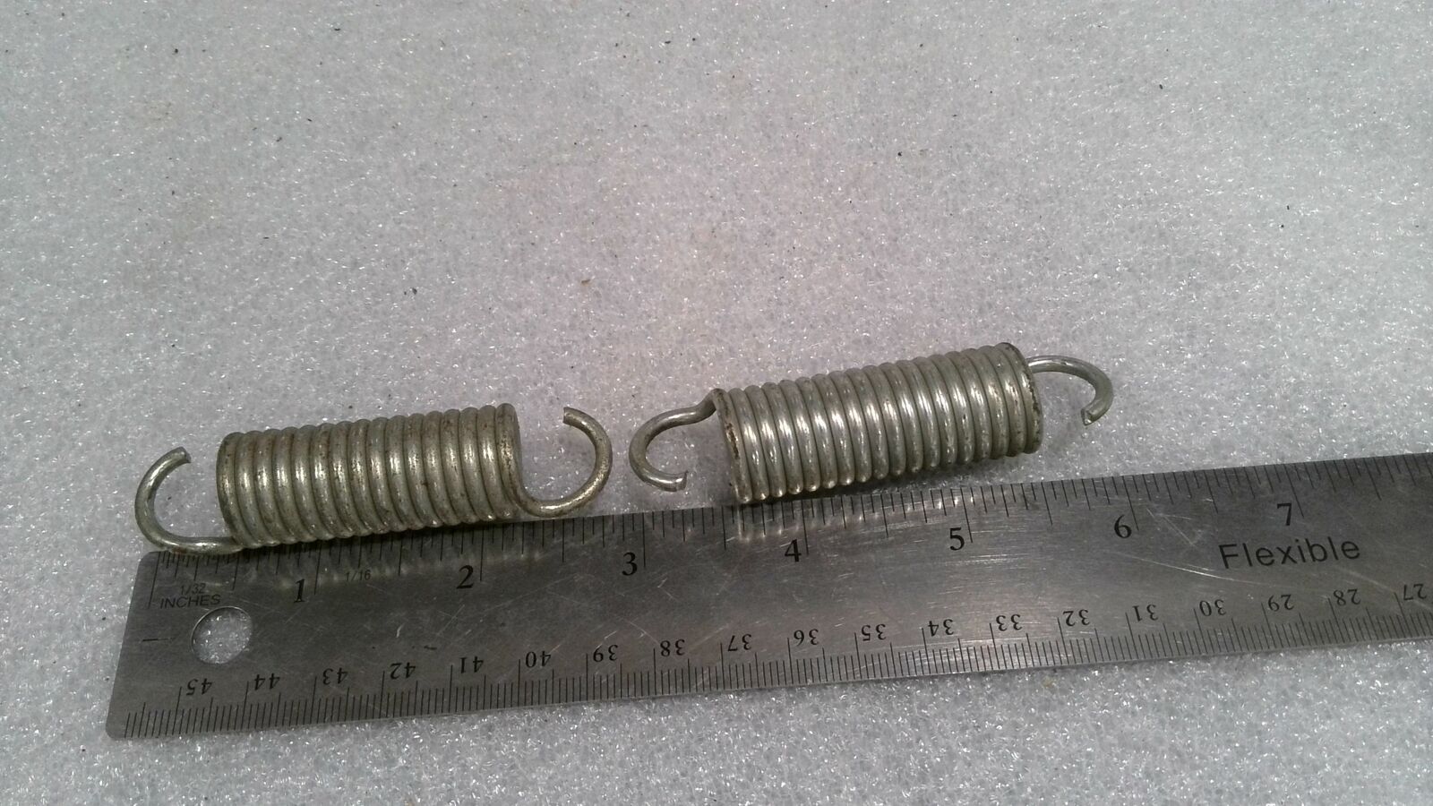 STEEL EXTENSION SPRINGS W/HOOKS 2.69″/ 3.07″ OAL, .719″ OD, .106″ WD (LOT OF 12)
