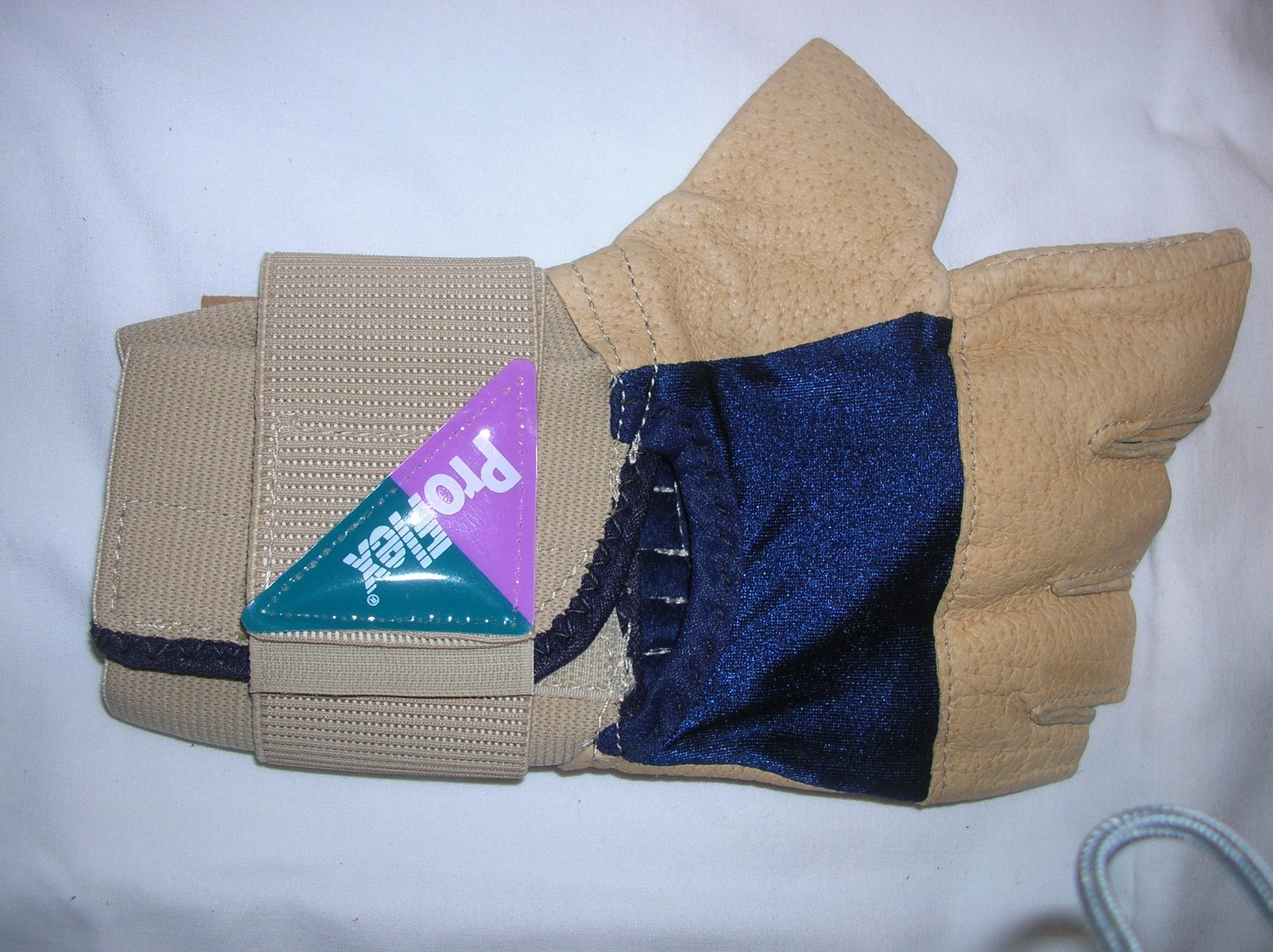 ProFlex #910 Glove with Wrist Support – Large – RHO w/o padding
