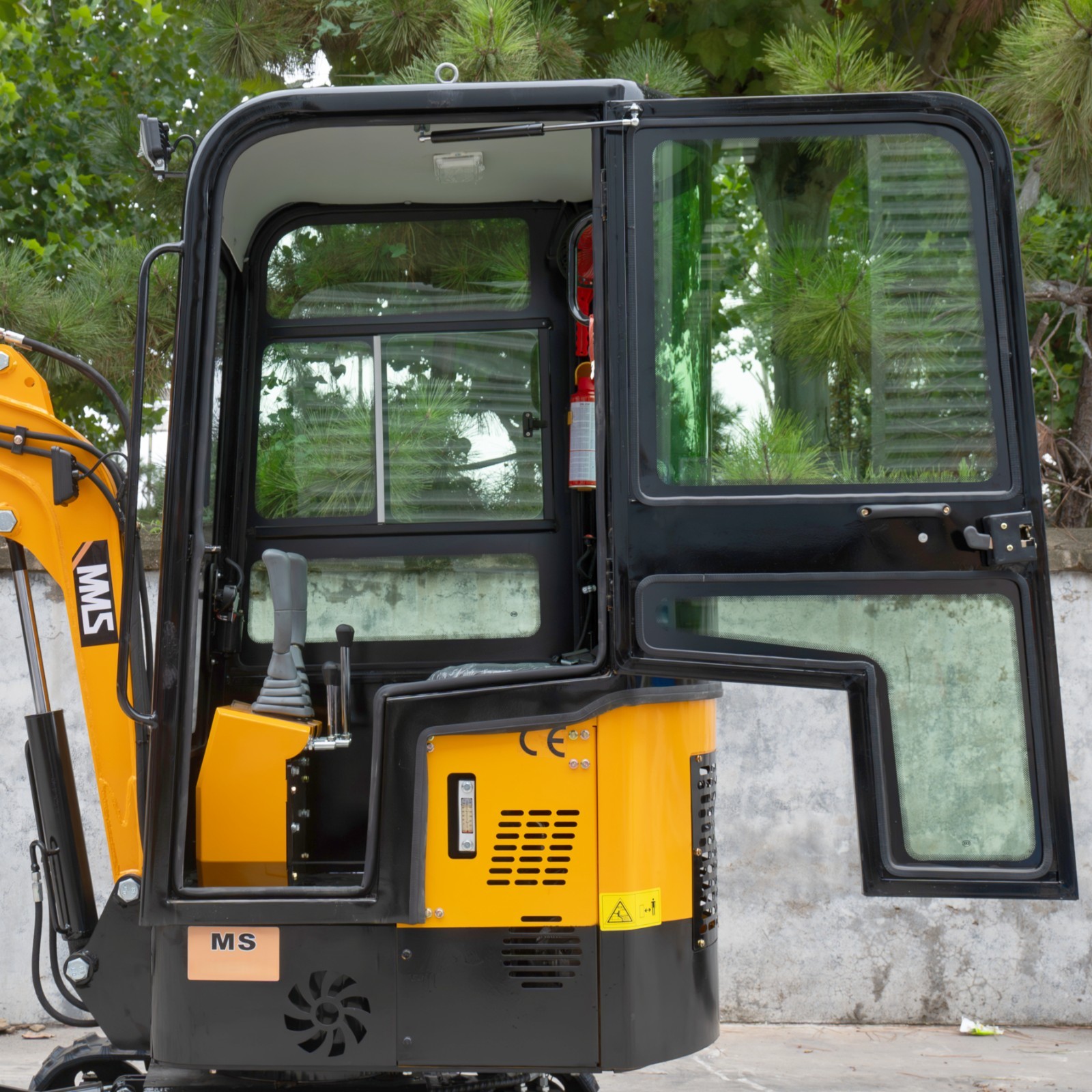 MMS 1.2Ton Enclosed Cab Mini Excavator 13.5HP Gas EPA Engine With 6 Attachments