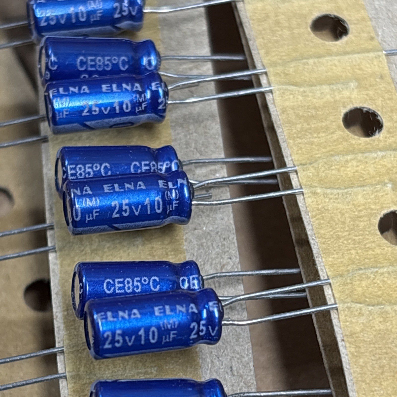 500 PCS ELNA RE3-25V100ME3#B-T36 10uF 25V Radial Electrolytic Capacitors NOS