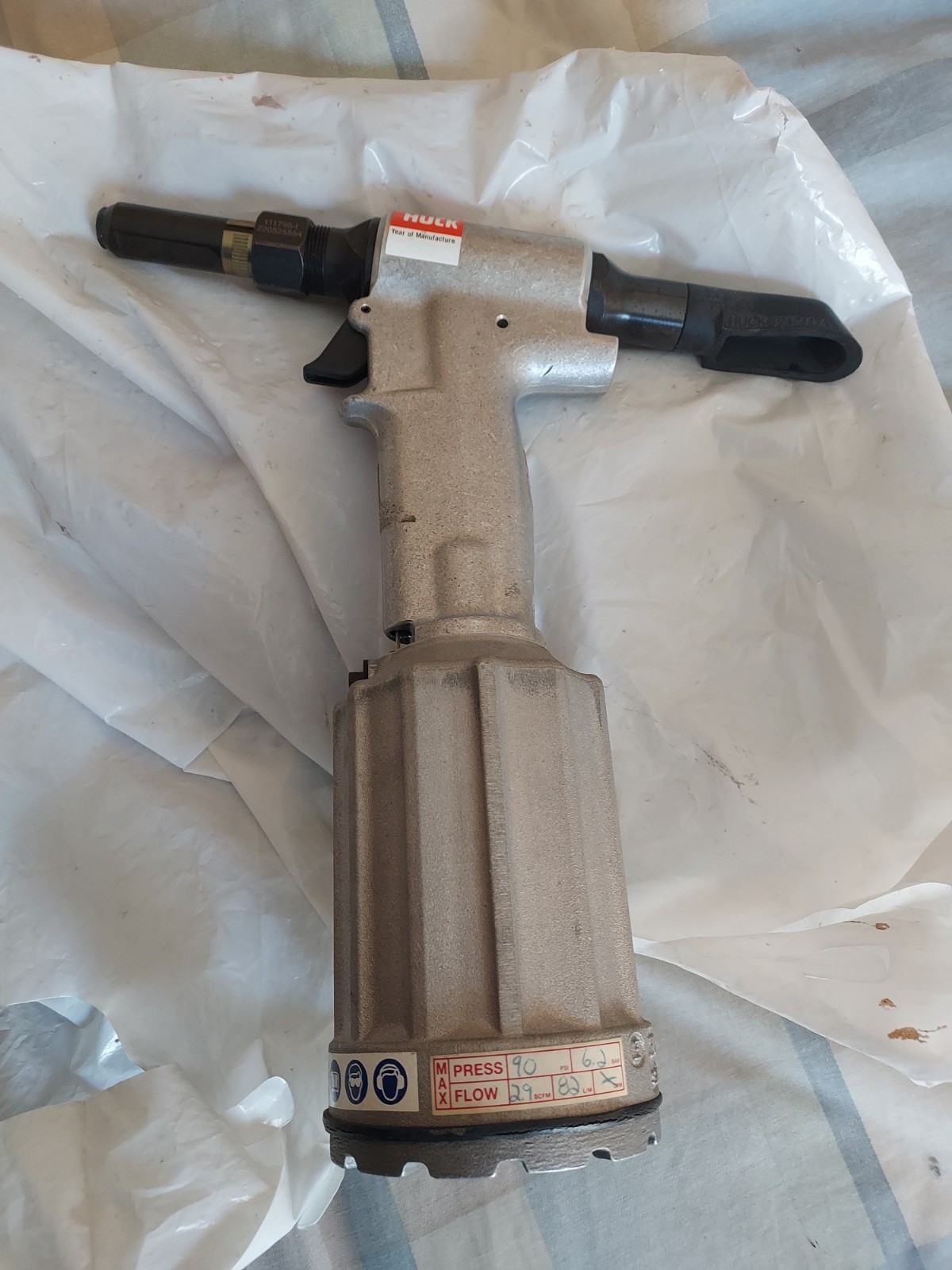 Huck 2012 Pneumatic Rivet Gun Riveter MPN 2012 Air Powered Industrial Tool
