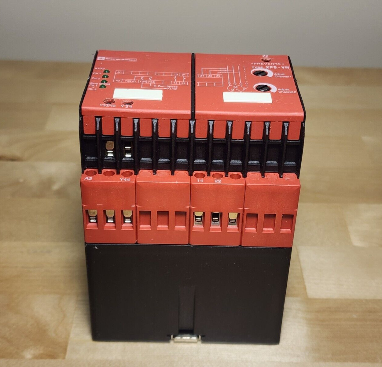 Telemecanique XPSVN1142 Safety Relay XPS-VN 24VDC Zero Speed Detection