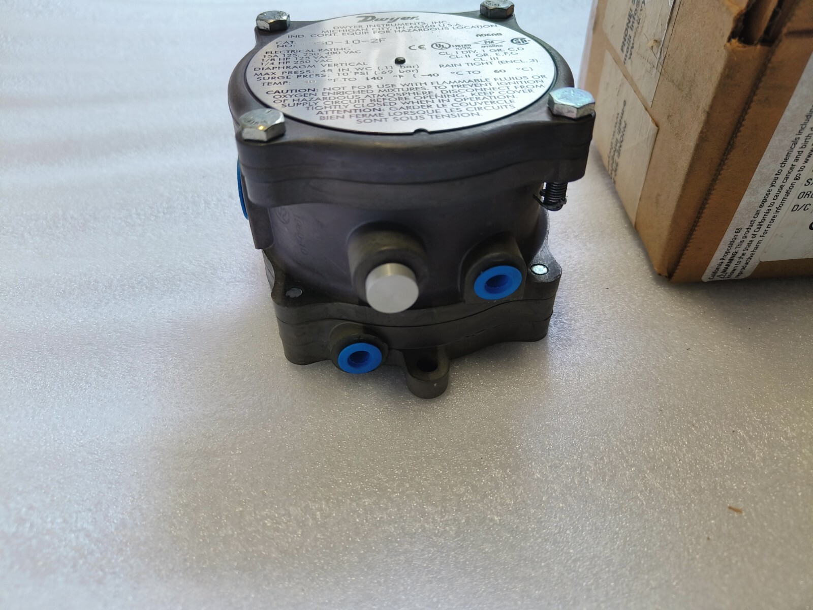 Dwyer 1950-10-2F Pressure Diffrential Switch EX free shipping