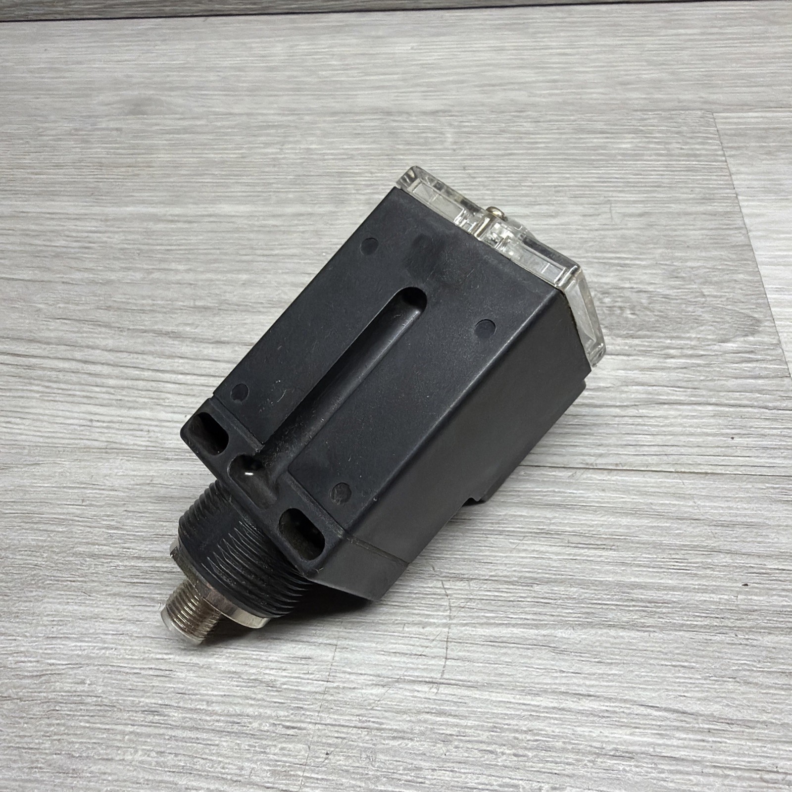 Eaton 1351E-6547 Photoelectric Sensor, 10 FT Diffuse Reflective, No Hardware