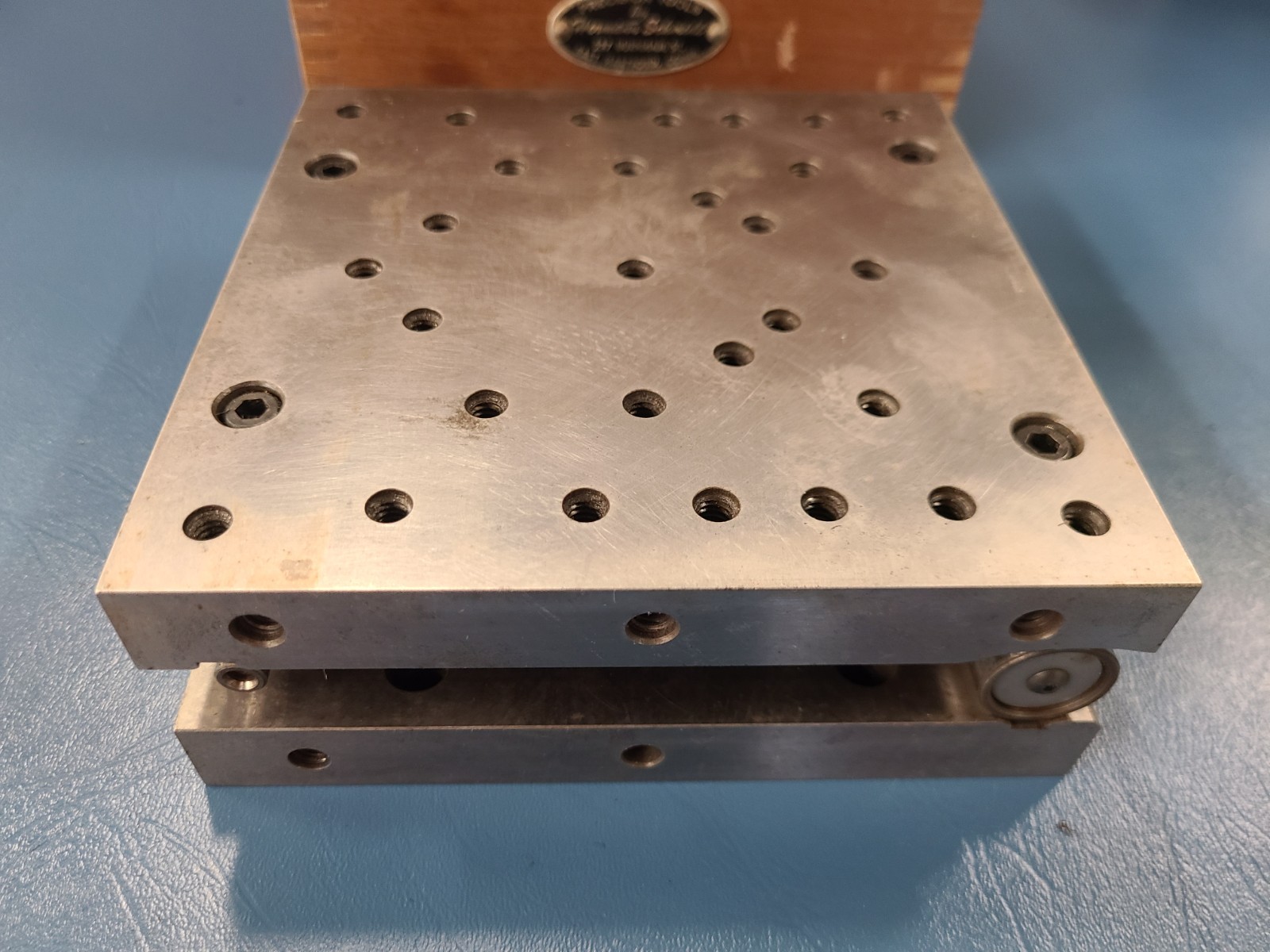 Hermann Schmidt 6″ x 6″ Tilting Sine Plate w/ Box & Accessories Holes Fixture
